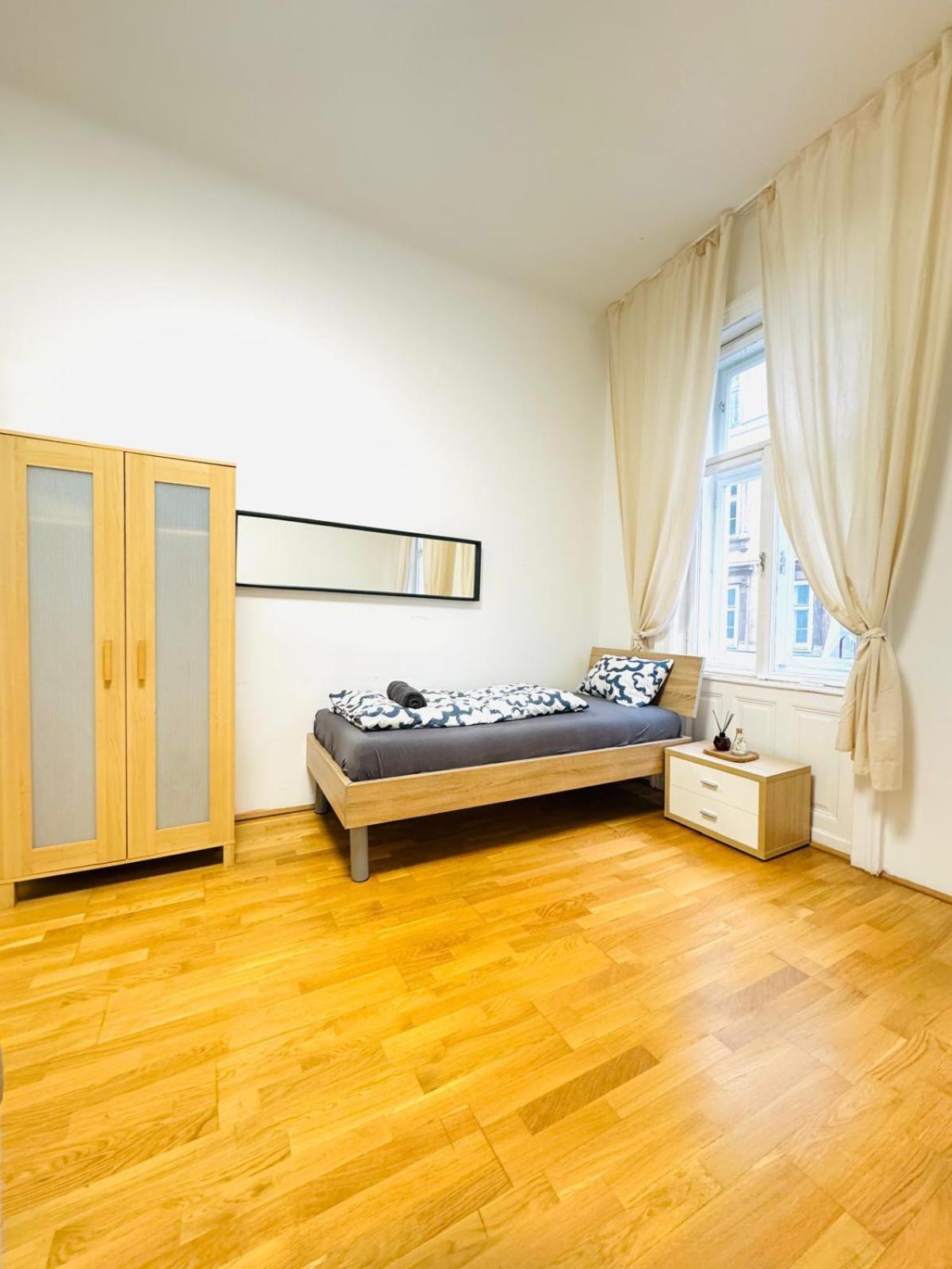 Appartement Comfy 1br For 4, 10min Transport To Stadthalle