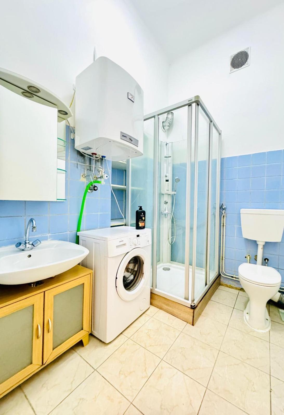 Appartement Comfy 1br For 4, 10min Transport To Stadthalle Wenen